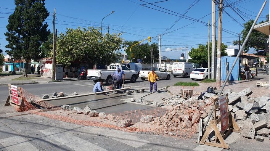 La Municipalidad realizó la reconstrucción de calzada en la esq. de Francisco Arias e Independencia
