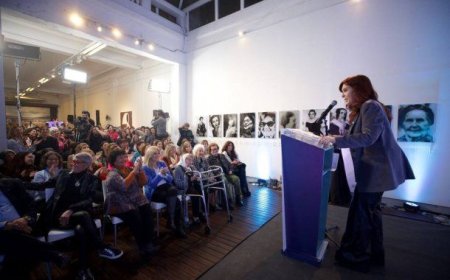Cristina Kirchner prometió que las Mujeres del Bicentenario "algún día volverán a la Casa Rosada"