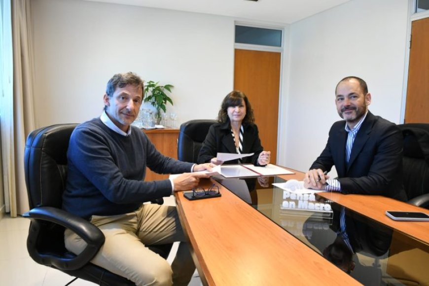 El municipio contará con el acompañamiento del Banco Macro para el cuidado de la plaza 9 de Julio