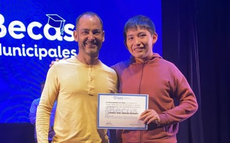 Se entregaron más de 500 becas municipales a estudiantes de la ciudad