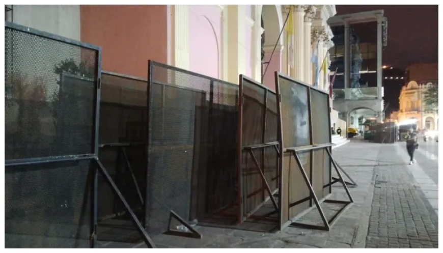 Vallaron la Catedral para evitar daños en la marcha #NiUnaMenos