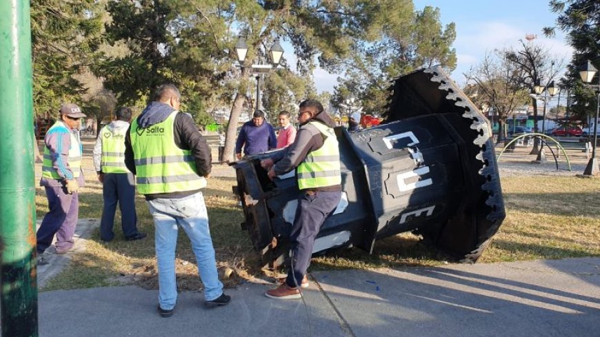 El Municipio recuperó dos espacios públicos en la plaza Evita