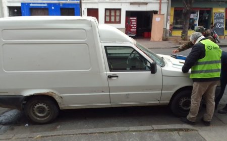 Secuestraron un vehículo que circulaba sin habilitación y con 300 kg de pollo en mal estado