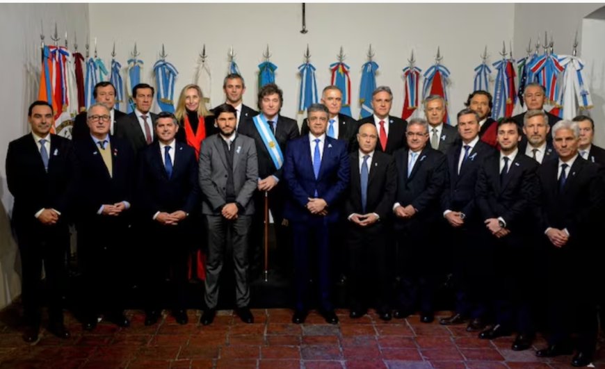 Javier Milei firmó el Pacto de Mayo junto a 18 gobernadores en la Casa Histórica de Tucumán