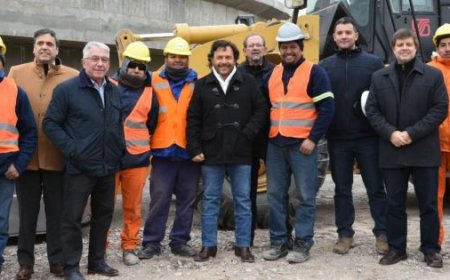 Depuradora Sur y viviendas en Pereyra Rozas: el Gobernador y funcionarios nacionales recorrieron las obras