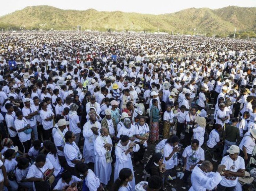 Multitudinaria misa del Papa Francisco en Timor Oriental: acudió la mitad de la población