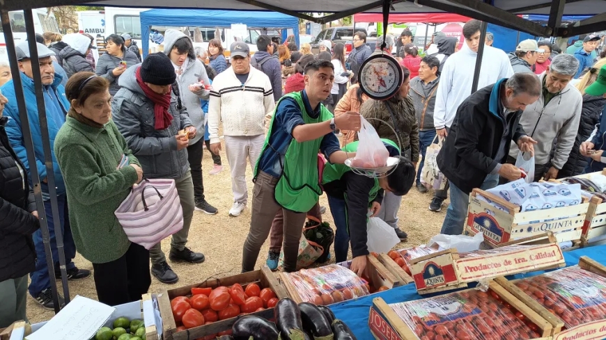 Mañana se realizará “El mercado en tu barrio” en Plaza España