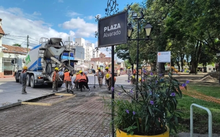 Avanza la reconstrucción de las caminerías de la plaza Alvarado