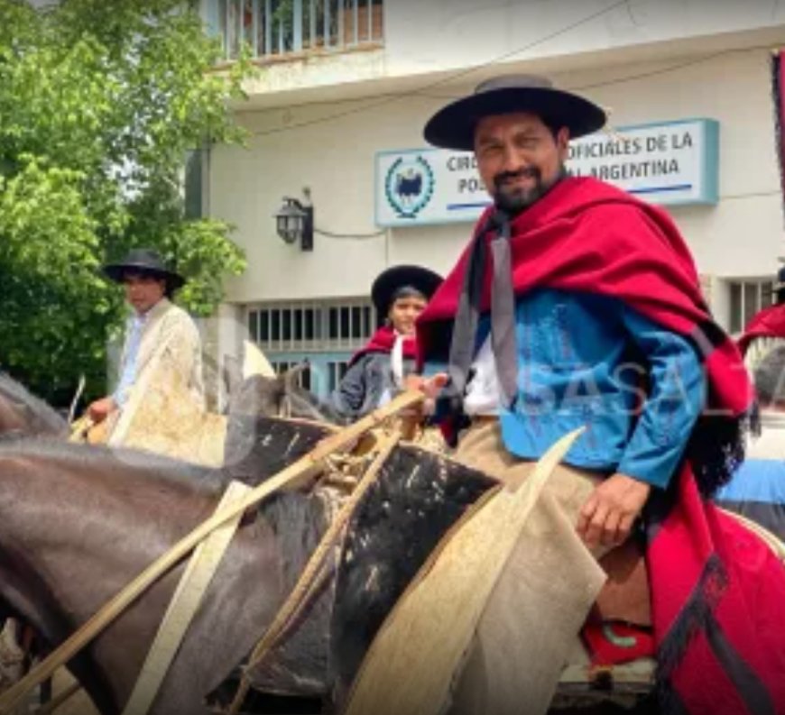Después de 11 años, Clemente Vera desfiló en la Batalla de Salta