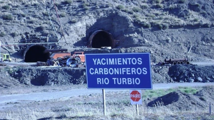 Milei firmó un decreto para transformar en sociedad anónima Yacimientos Carboníferos Río Turbio
