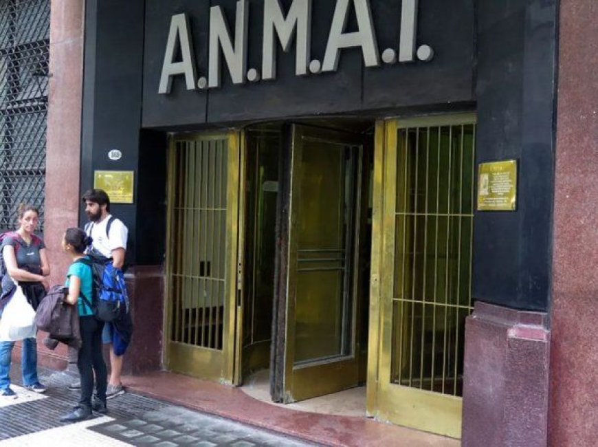 ANMAT prohibió la venta de una reconocida golosina y una serie de productos "keto"