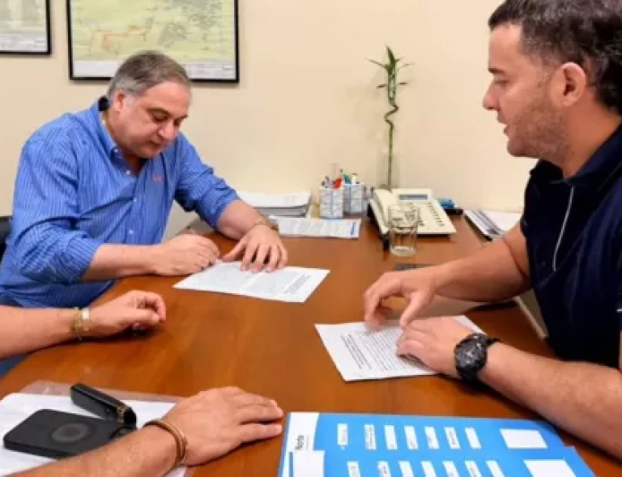 Aguas del Norte firmó un convenio con Pichanal para continuar obras de saneamiento