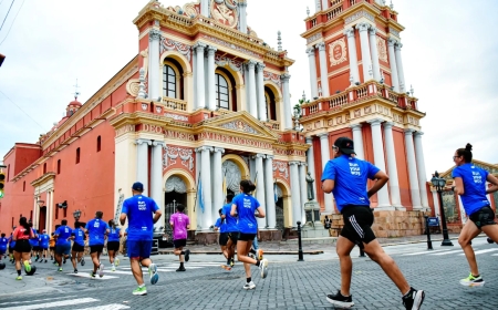 Miles de personas eligieron la ciudad de Salta para vivir la Medio Maratón New Balance