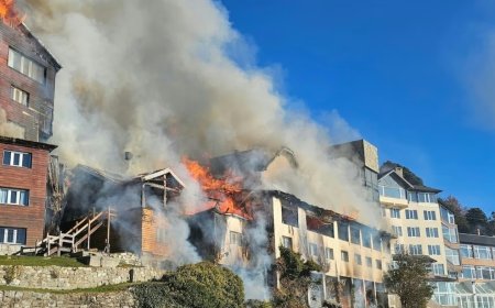 Feroz incendio en un histórico hotel turístico de Bariloche