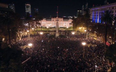 Multitudinaria "misa ricotera" en Plaza de Mayo y en todo el país: fanáticos despiden a Indio Solari