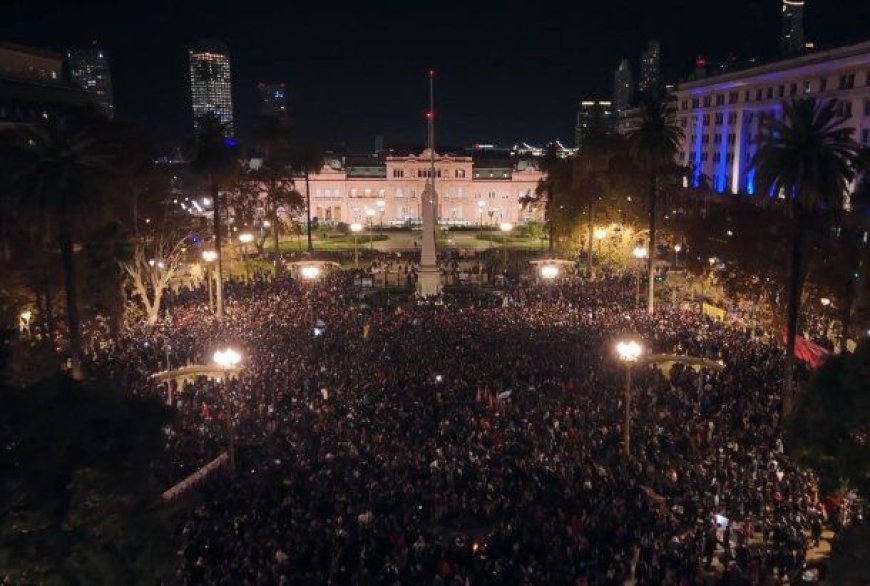 Multitudinaria "misa ricotera" en Plaza de Mayo y en todo el país: fanáticos despiden a Indio Solari