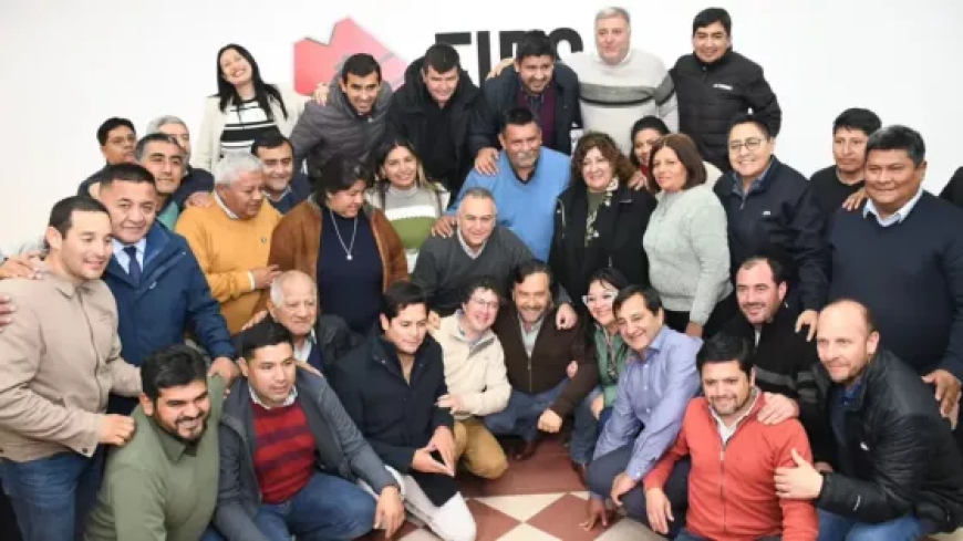 Sáenz llamó a defender el federalismo junto a los intendentes