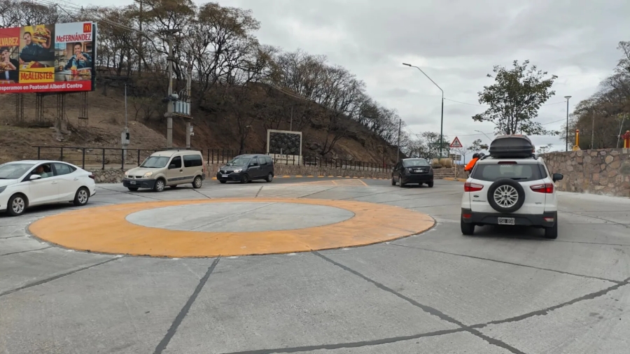 Nueva rotonda de acceso al cerro San Bernardo