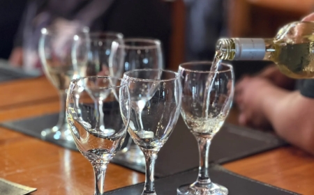 Con cupos limitados, llega la masterclass  sobre servicio del vino