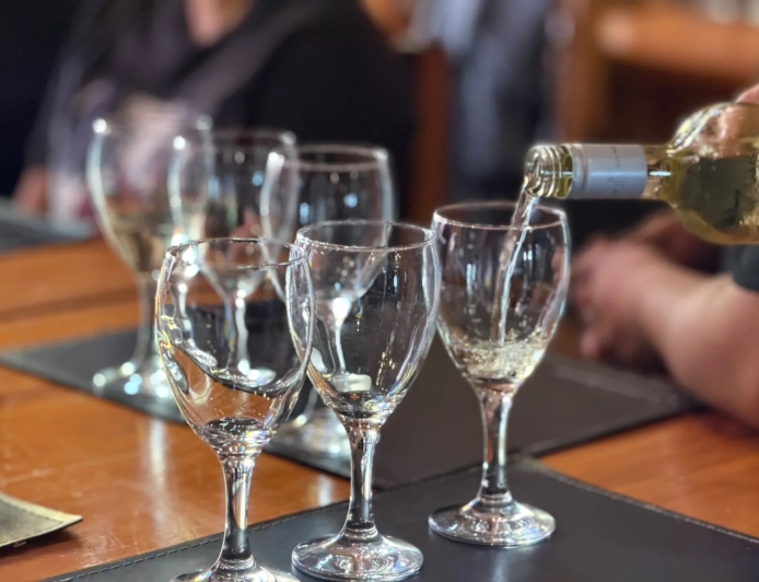 Con cupos limitados, llega la masterclass  sobre servicio del vino