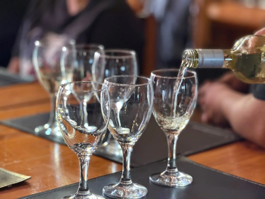 Con cupos limitados, llega la masterclass  sobre servicio del vino