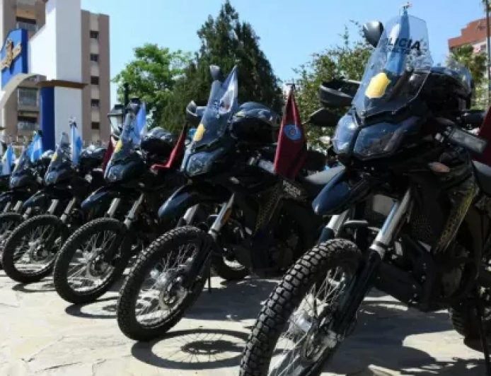 Sáenz entrega más de 150 móviles policiales e incorporan 300 nuevos agentes