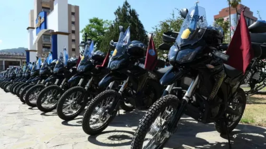 Sáenz entrega más de 150 móviles policiales e incorporan 300 nuevos agentes