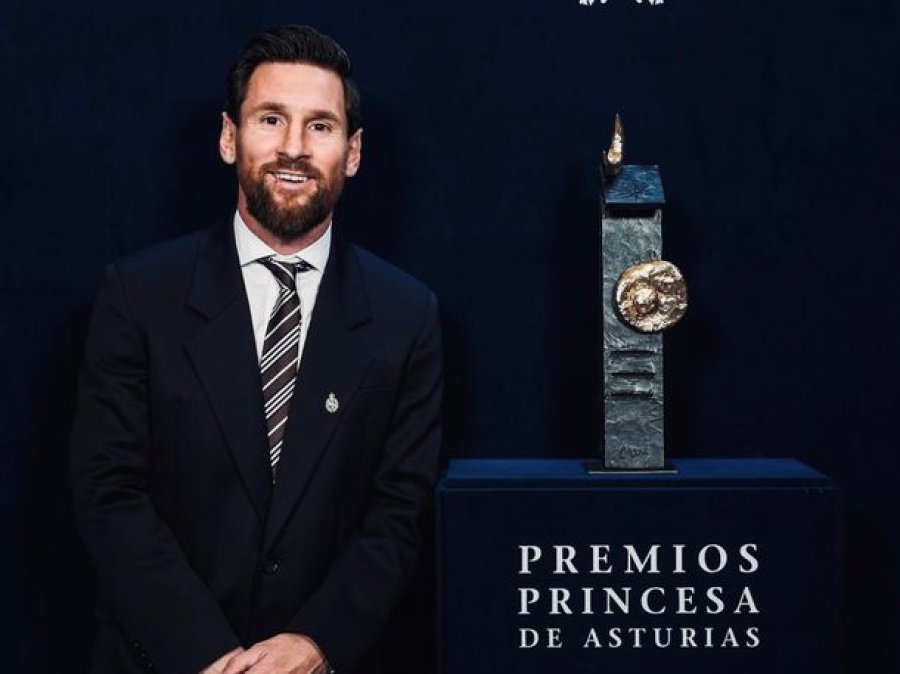 Messi recibió el Premio Princesa de Asturias y fue ovacionado en España junto a Antonela